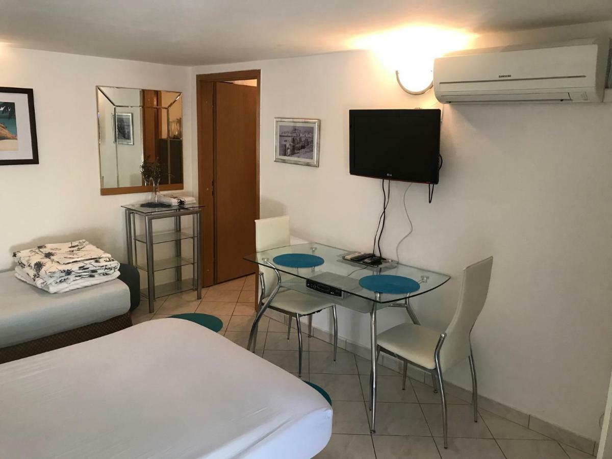 Apartment House Berry Primosten Ngoại thất bức ảnh